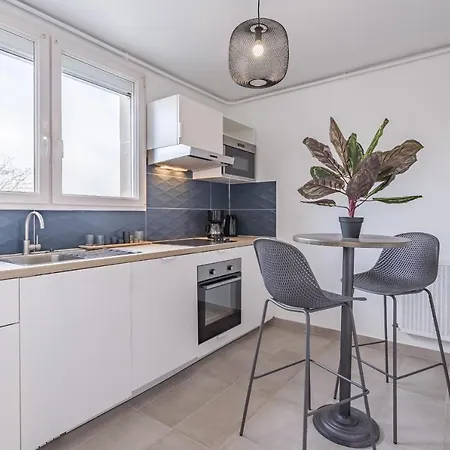 The Celuni House - Centre Ville - Parking Gratuit