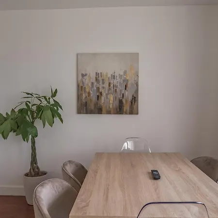 Apartment The Celuni House - Centre Ville - Parking Gratuit